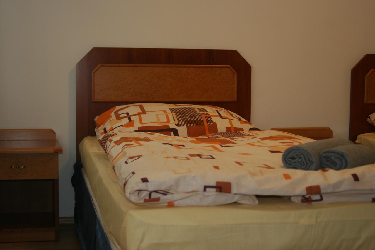 Art Star Hotel Хостивице Екстериор снимка